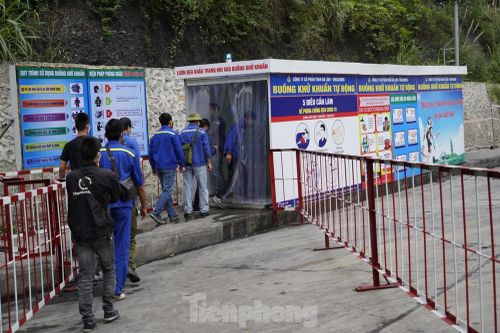 Công ty than chế tạo buồng khử khuẩn công suất 'khủng' cho công nhân