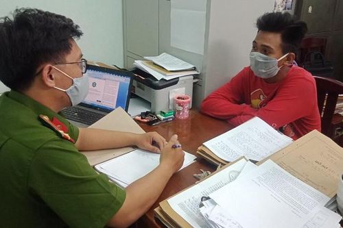 10 thanh, thiếu niên gây ra 35 vụ ném đá làm vỡ kính xe ô tô