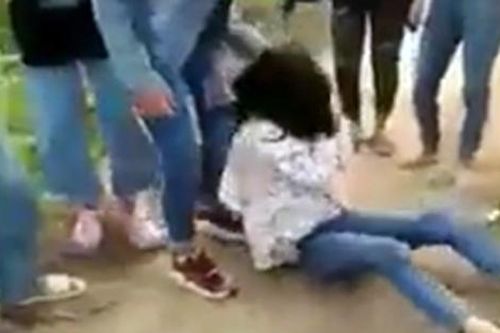 Nữ sinh lớp 9 bị đánh hội đồng là do nói xấu nhau