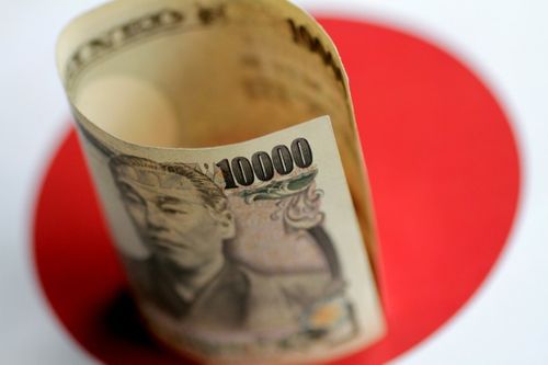 Tỷ giá ngoại tệ ngày 30/3: Tiền ra nhiều, USD giảm giá