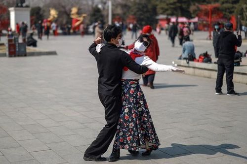 Tình yêu thời bệnh dịch: COVID-19 đưa hẹn hò qua mạng lên ngôi