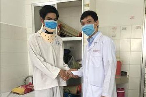 Lần đầu tiên thực hiện thành công thay đĩa đệm cột sống cổ nhân tạo ở Cần Thơ