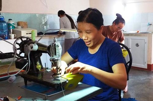 Khẩu trang vải chuyển tải yêu thương