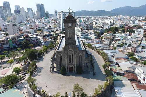 Các nhà thờ đã tạm ngưng các thánh lễ