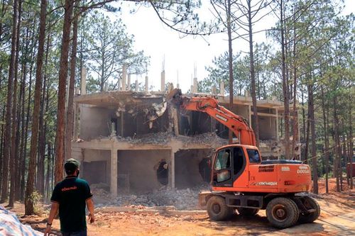 Đà Lạt: Buộc tháo dỡ biệt thự không phép trong rừng