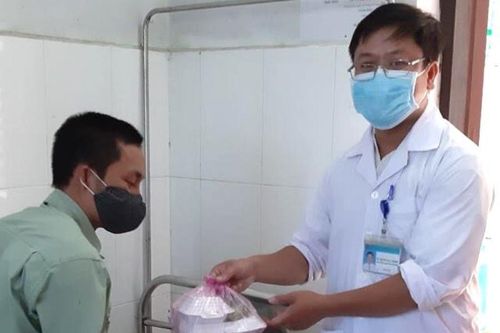 Các đơn vị tặng cơm chay, nước ngọt vùng hạn, mặn