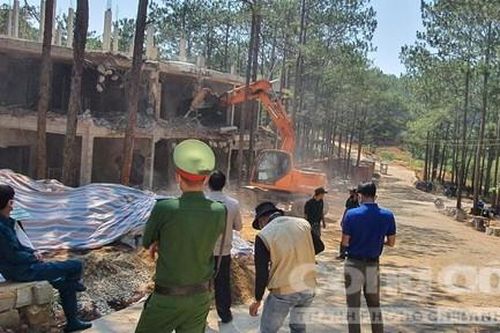 Đà Lạt: Cưỡng chế khu nghỉ dưỡng cao cấp sai phép trong hồ Tuyền Lâm