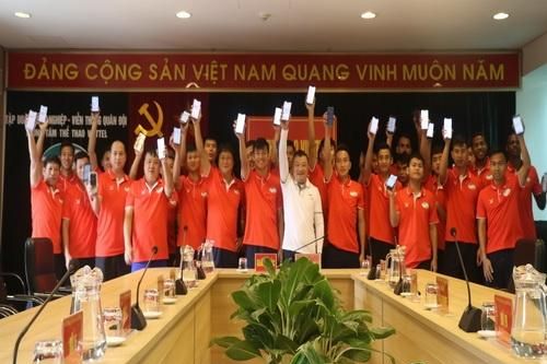 Bóng đá thời COVID-19, chuyện bây giờ mới kể