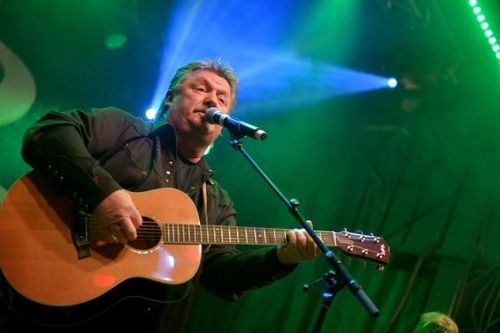 Vua hài Nhật Bản, ca sĩ đoạt giải Grammy qua đời vì COVID-19