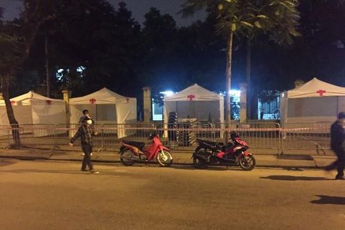 Giám sát dịch bệnh Covid-19: Hoàn tất lắp dựng trạm xét nghiệm nhanh gần Bệnh viện Bạch Mai