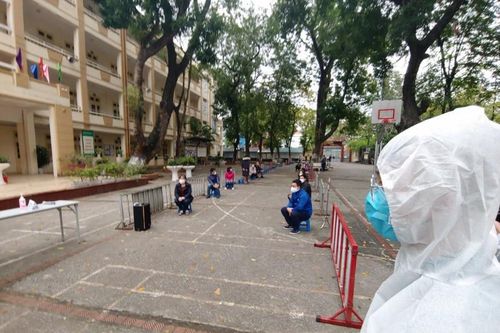 Hà Nội bắt đầu xét nghiệm nhanh Covid-19 khu vực quanh ổ dịch bệnh viện Bạch Mai