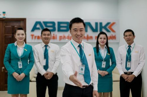 ABBANK ủng hộ thêm 2 tỷ đồng hỗ trợ Bệnh viện Bạch Mai chống dịch Covid-19