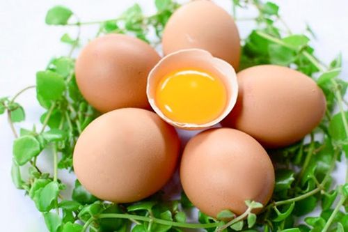Truy tìm kẻ tung tin thất thiệt ăn trứng gà sống phòng Covid-19
