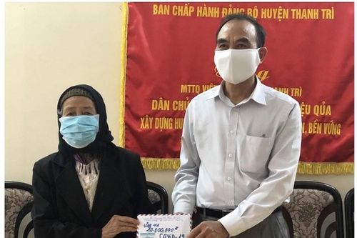 Cụ bà 83 tuổi ở Thanh Trì dùng tiền tiết kiệm ủng hộ phòng chống dịch Covid-19