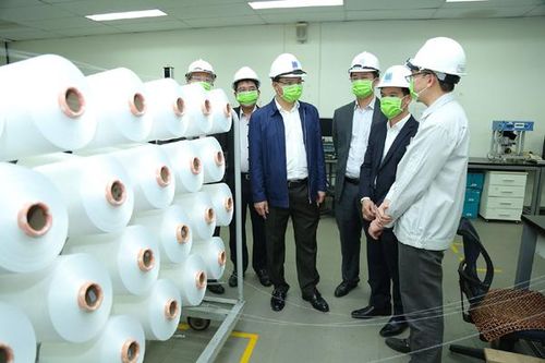 Người lao động dầu khí 'thắt lưng, buộc bụng' vượt khó