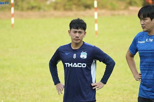 Các CLB V-League 'thiết quân luật' từ đại bản doanh