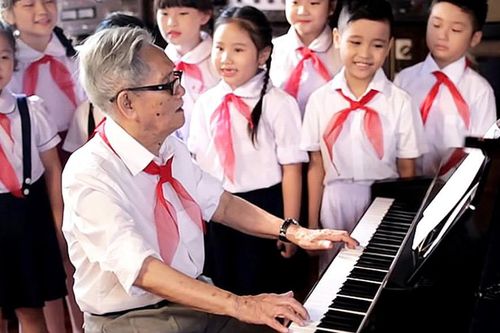 Nhạc sĩ Phong Nhã với thiếu nhi Việt Nam
