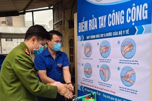 'Biến' lốp xe thành bồn rửa tay công cộng chống COVID-19