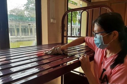 Lau giường sạch bóng chờ đón 4.000 người cách ly ở Bình Dương