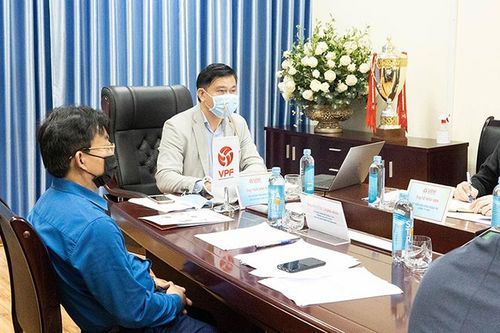 Bầu Tú: 'VPF không tùy tiện tổ chức V-League'