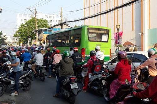 Dịch COVID-19: TP Hồ Chí Minh dừng toàn bộ hoạt động xe buýt từ 0h ngày 1/4