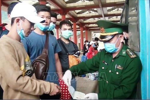 Điều chỉnh quy định qua lại tại các cửa khẩu biên giới với Campuchia và Lào