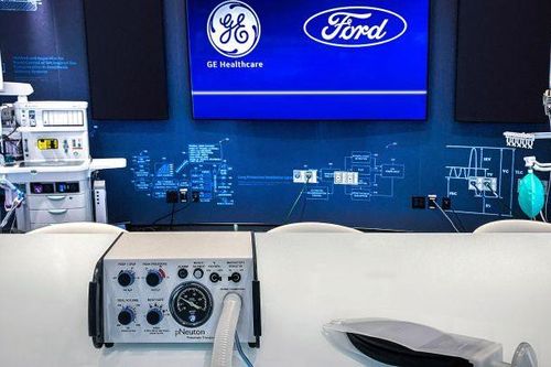 Hãng xe Ford hợp tác sản xuất máy thở