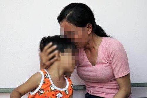 Thông tin mới nhất vụ bé gái 4 tuổi nghi bị cha dượng bạo hành dã man