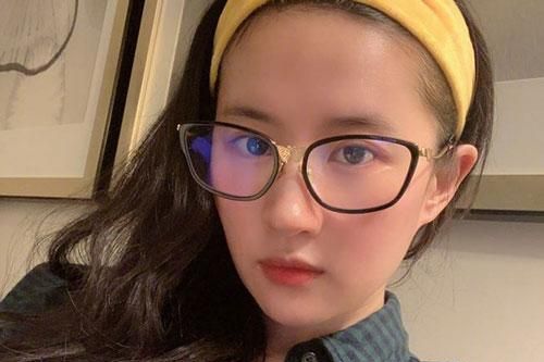 Sau chuỗi ngày bị chê 'vừa già vừa béo', Lưu Diệc Phi đã có hành động đáp trả nhẹ nhàng mà 'thâm sâu'