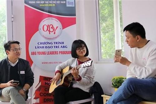 Cấp học bổng 'Lãnh đạo xuyên khủng hoảng' cho 30 doanh nhân trẻ