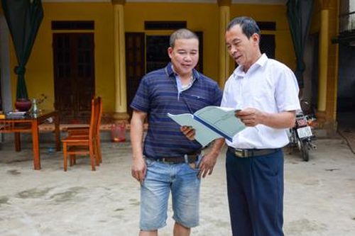 Người trưởng thôn tận tâm với công việc