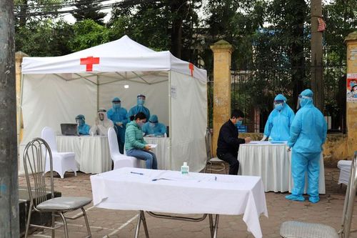 95 người dân phường Đồng Tâm được ưu tiên xét nghiệm nhanh Covid-19 tại trạm dã chiến