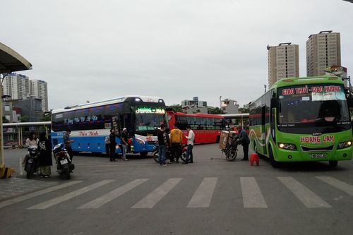Những chuyến xe rời thành phố trước thời điểm 0h ngày 1-4