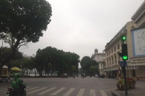 Những hình ảnh đường phố Thủ đô Hà Nội trong buổi sáng 1-4