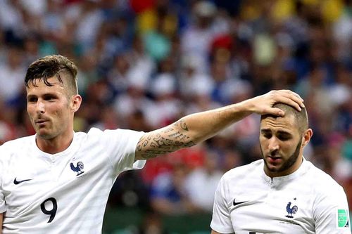 Giroud đáp trả Benzema về so sánh xe F1 và xe đua mini