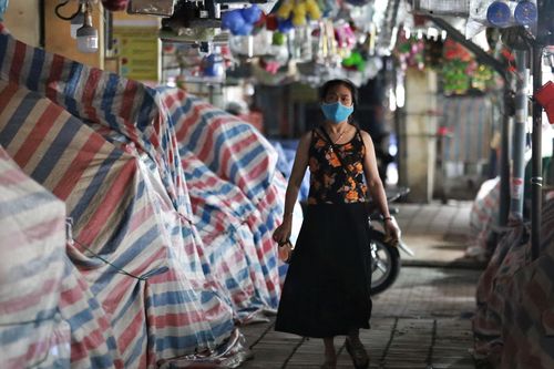 Đóng hàng quán, dừng xe buýt phòng dịch