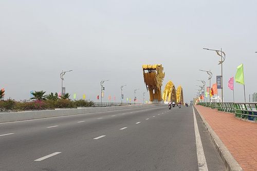 Phố phường Đà Nẵng vắng vẻ trong ngày đầu cách ly toàn xã hội