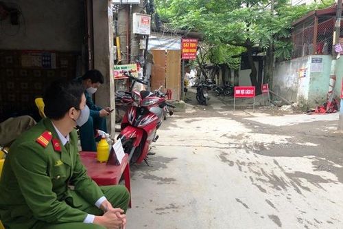 Chuyện về những 'chiến sĩ' tuyến đầu trong khu cách ly ngõ 165 Cầu Giấy