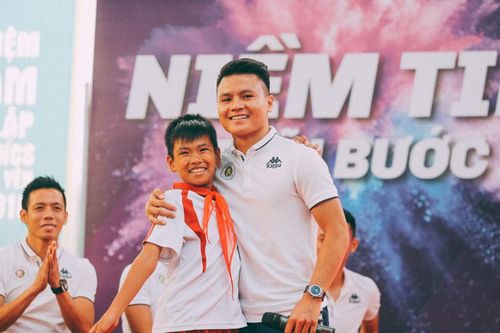 Quang Hải đồng hành cùng Strong Vietnam bằng phiên bản online