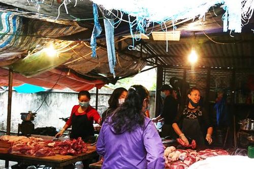 Hà Đông: Ngày đầu thực hiện cách ly xã hội, vẫn còn nhiều người thờ ơ