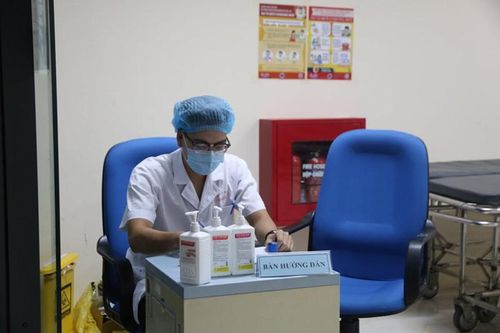 Xuyên đêm trực dịch tại Bệnh viện E
