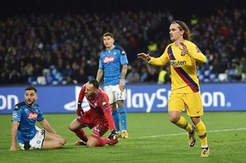 UEFA đưa ra án phạt cho Napoli, Barca tại Champions League