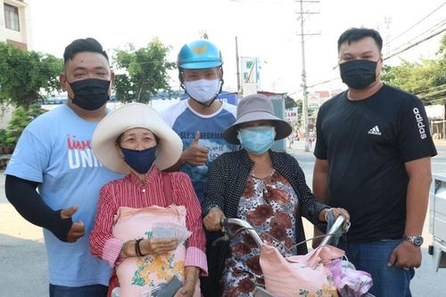 Hỗ trợ người bán vé số vượt khó