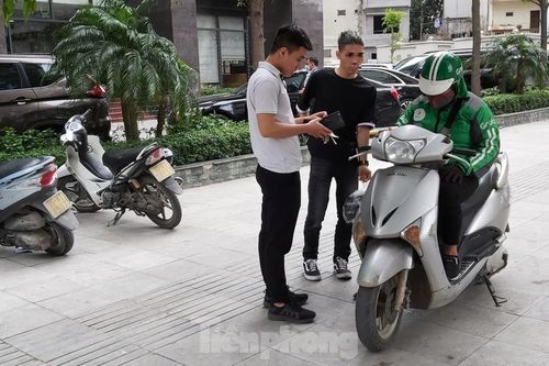 Shipper vừa giao hàng vừa nơm nớp lo nhiễm COVID-19