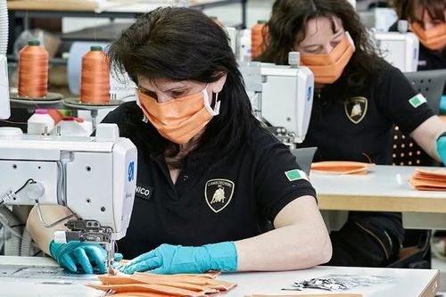 Lamborghini chuyển sang sản xuất khẩu trang
