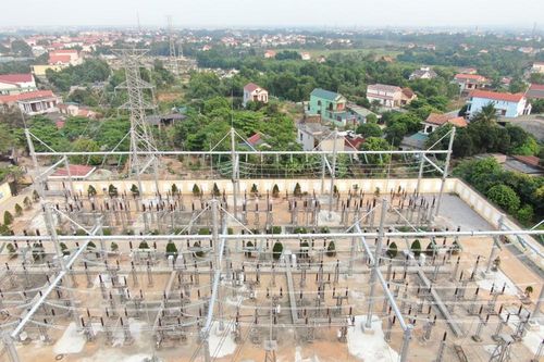 Đóng điện vận hành hệ thống phân phối ngoài trời TBA 220kV Đồng Hới