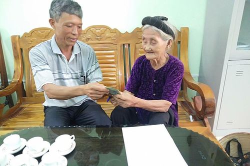 Cụ bà 84 tuổi xin thoát nghèo ủng hộ tiền chống dịch COVID-19