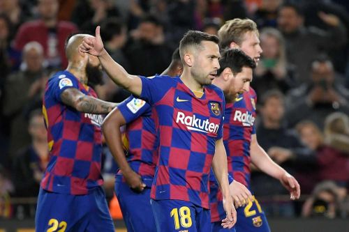 Barcelona và Napoli nhận án phạt nặng tại Champions League