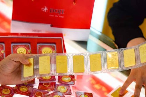 Giá vàng hôm nay 1/4, vừa sụt giảm, vàng vụt tăng trở lại