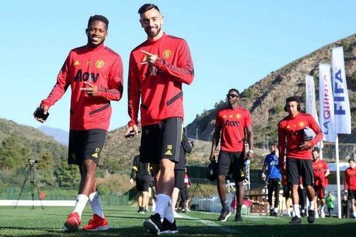 Solskjaer: Cầu thủ MU hãy nhờ vợ, người yêu giúp tập trận